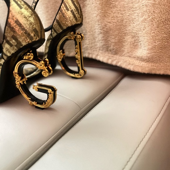 Dolce & Gabbana Logo Embellished Heel Sandals - Picture 10 of 10